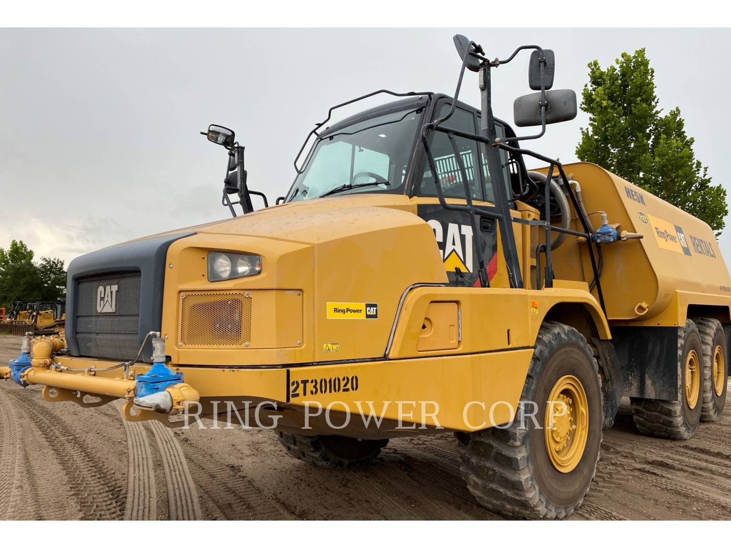 2020 Caterpillar 725C2WW Water Truck