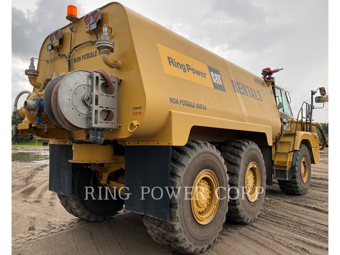 2020 Caterpillar 725C2WW Water Truck