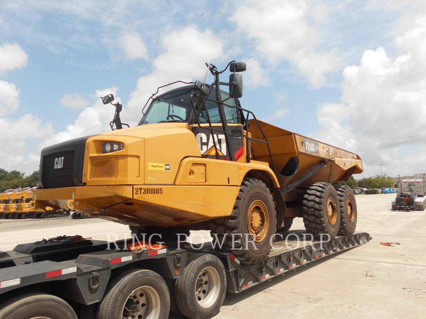 2020 Caterpillar 725C2WW Water Truck