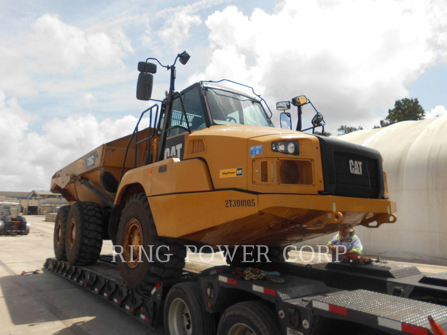 2020 Caterpillar 725C2WW Water Truck