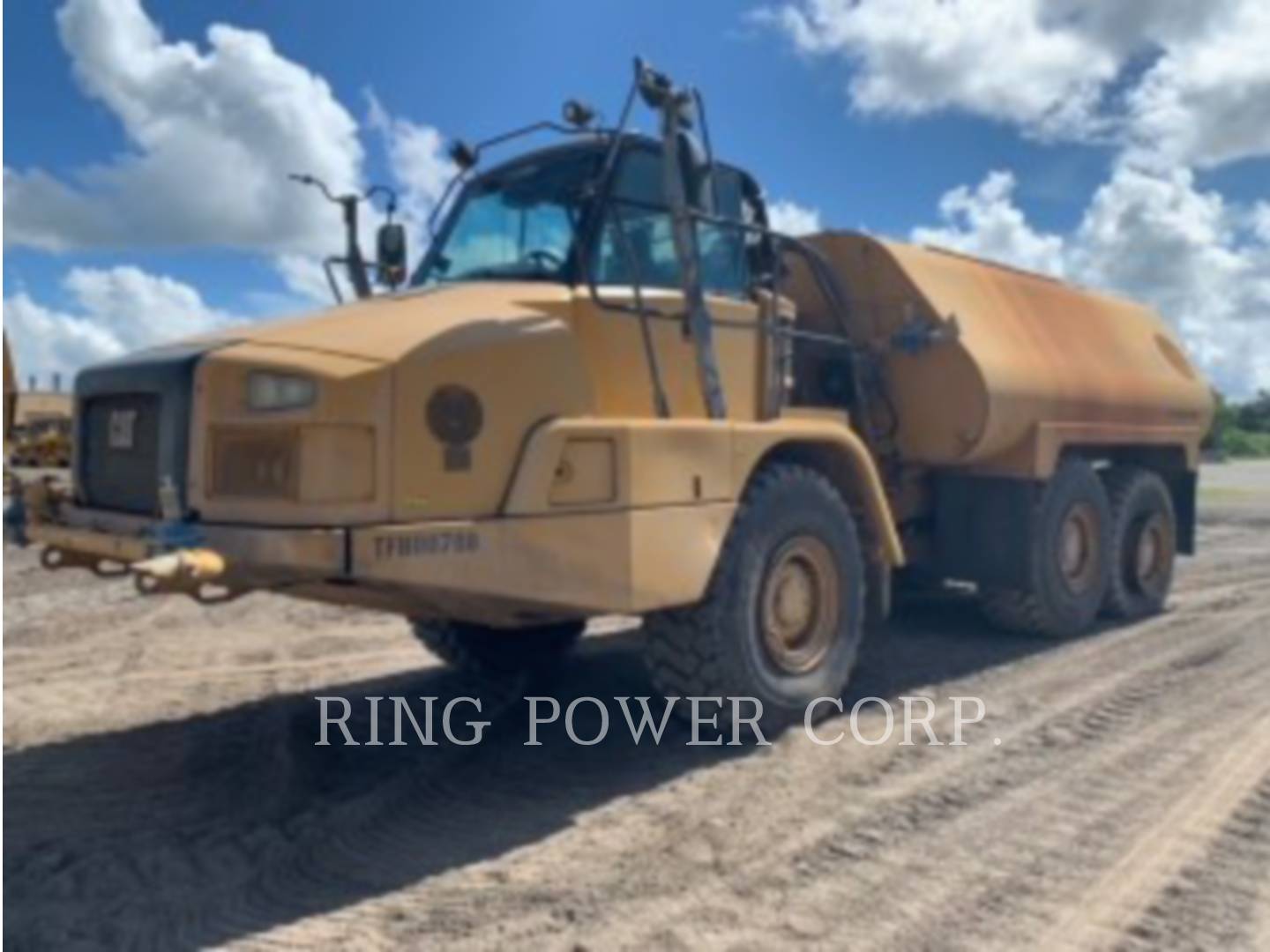 2015 Caterpillar 725CWW Water Truck