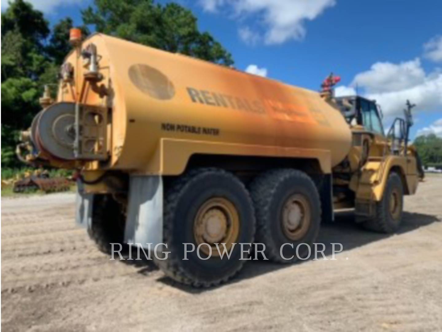 2015 Caterpillar 725CWW Water Truck