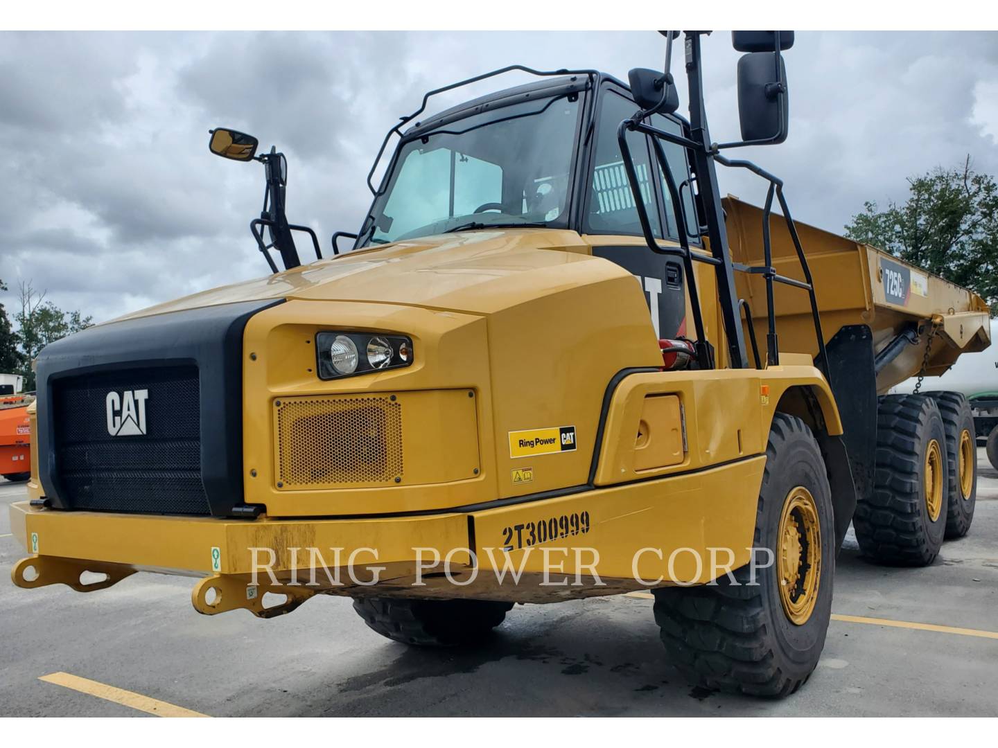 2020 Caterpillar 725C2WW Water Truck