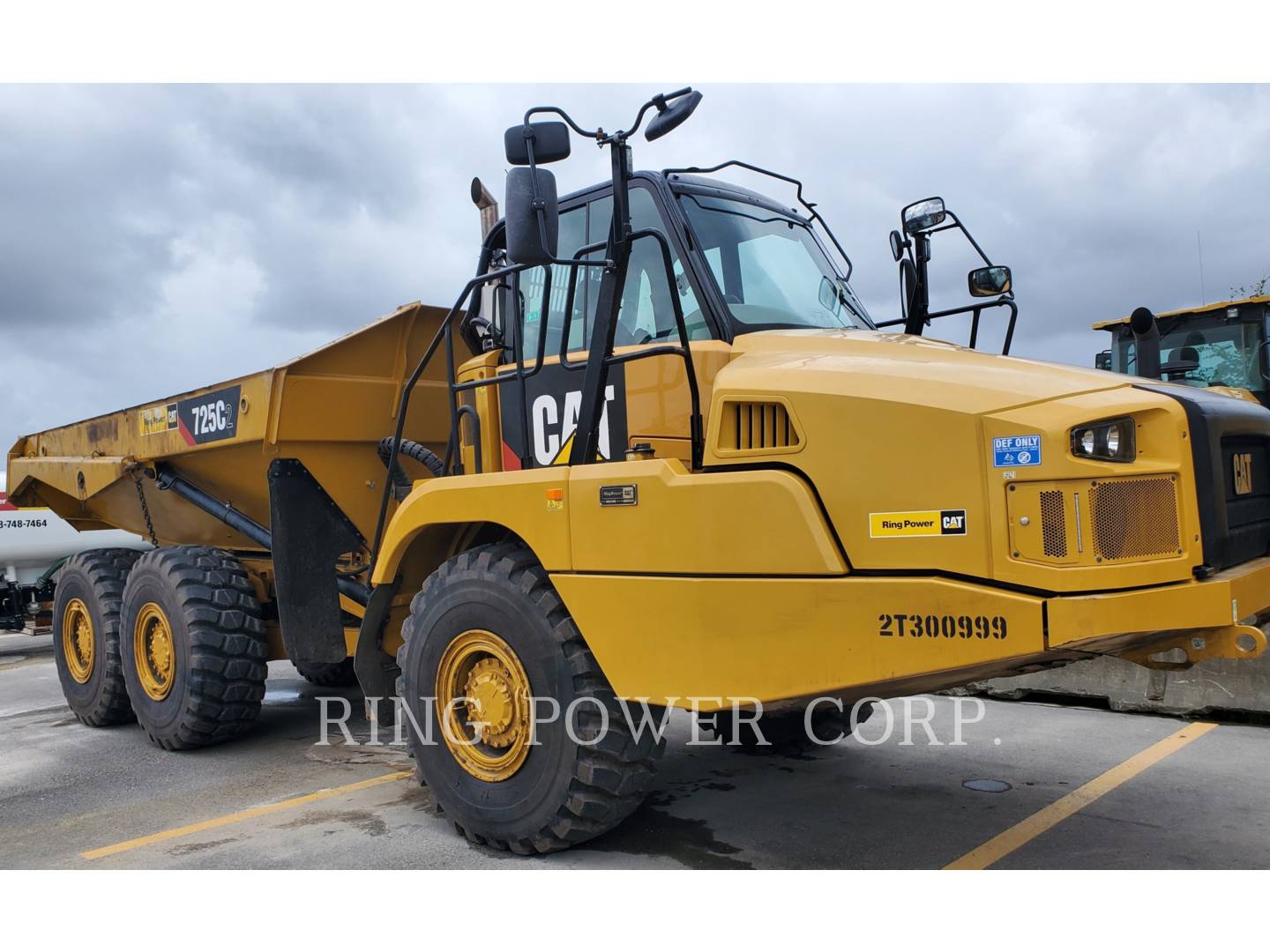 2020 Caterpillar 725C2WW Water Truck