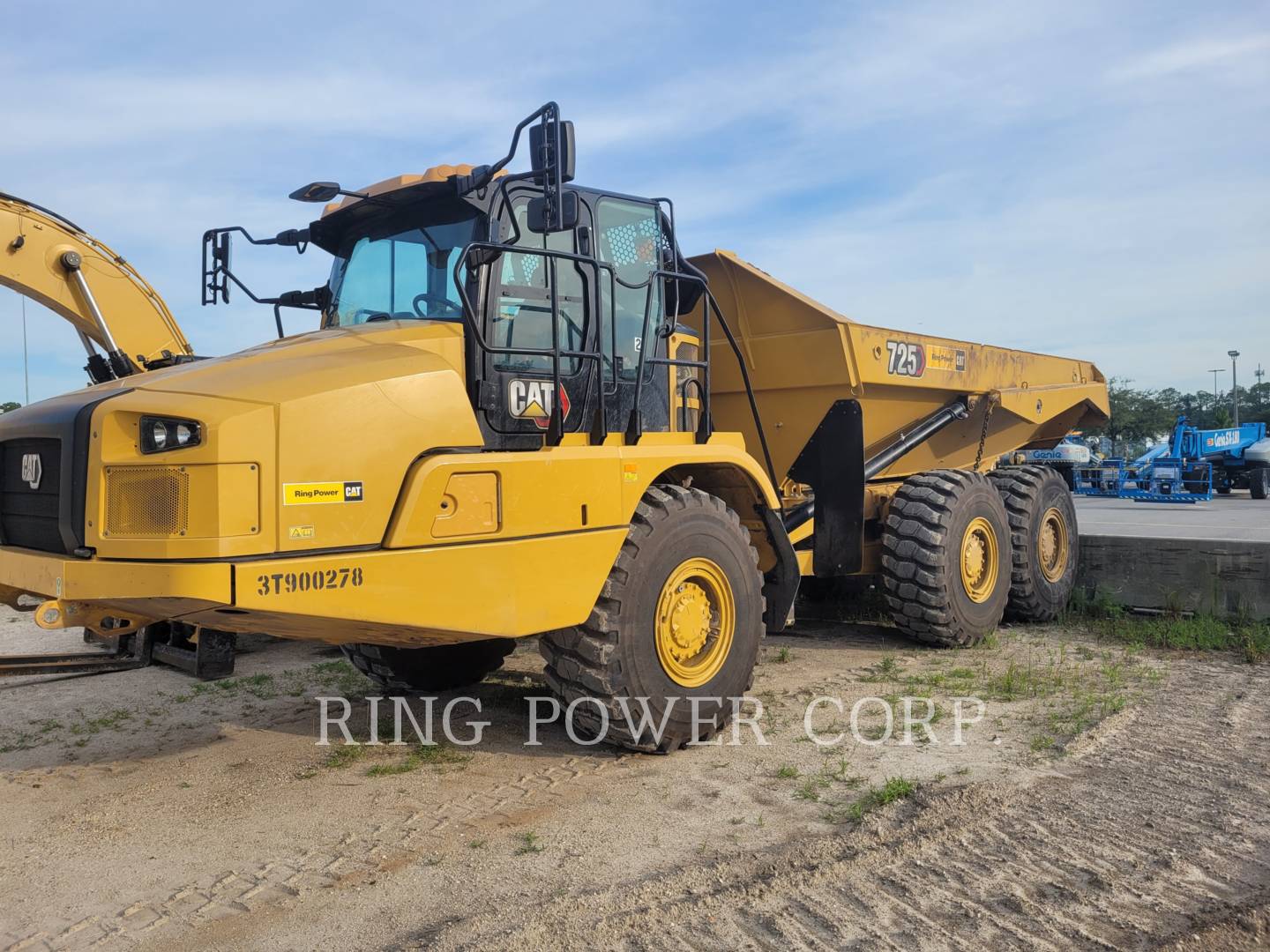 2021 Caterpillar 725TG Articulated Truck