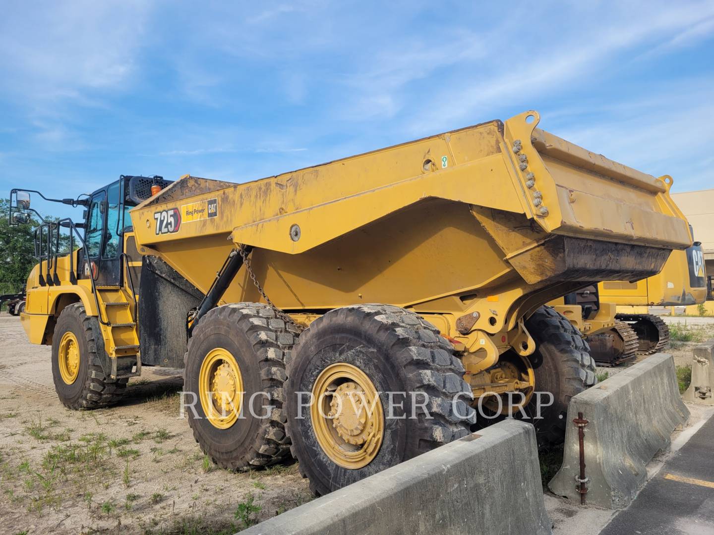 2021 Caterpillar 725TG Articulated Truck