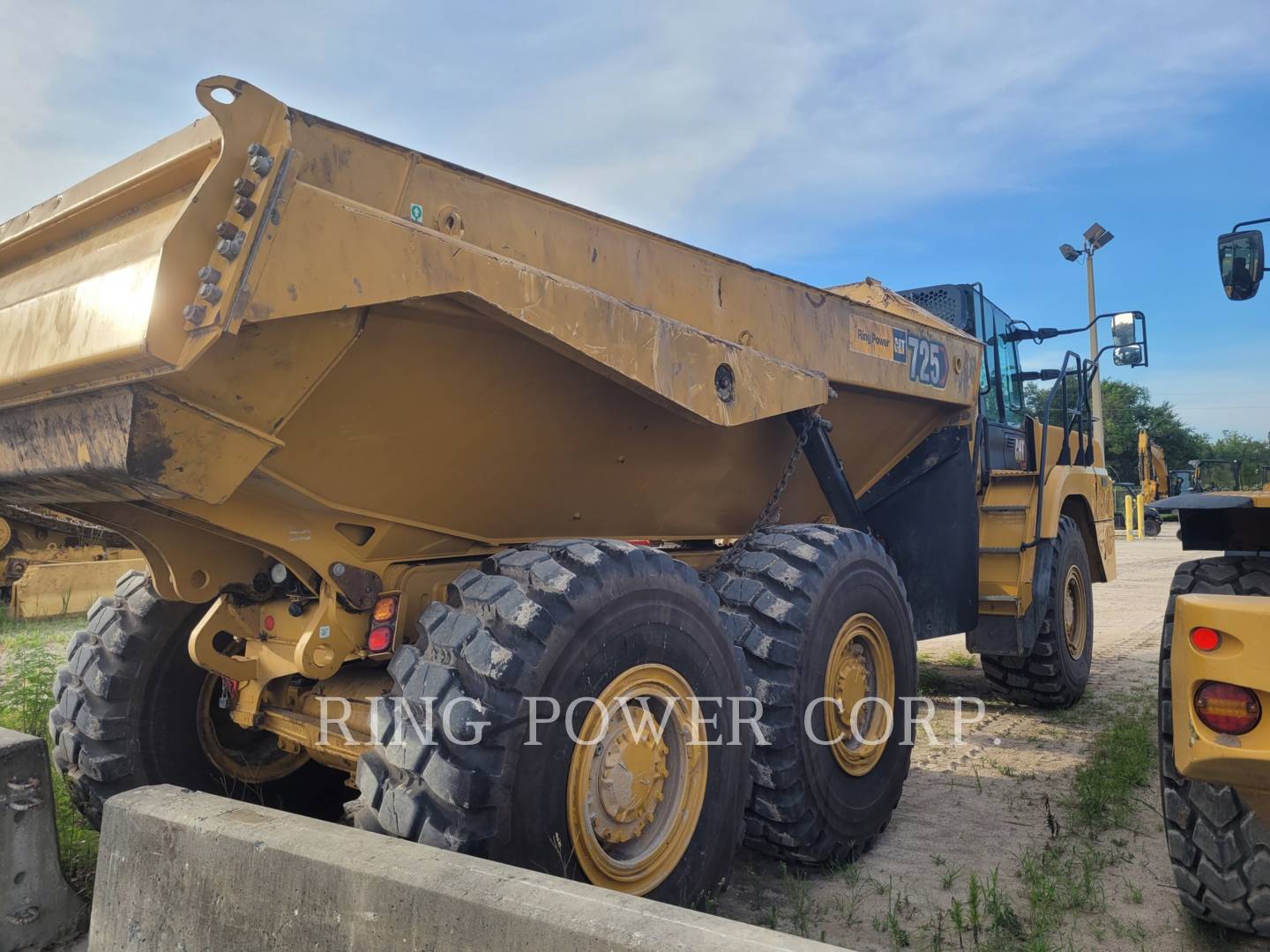 2021 Caterpillar 725TG Articulated Truck