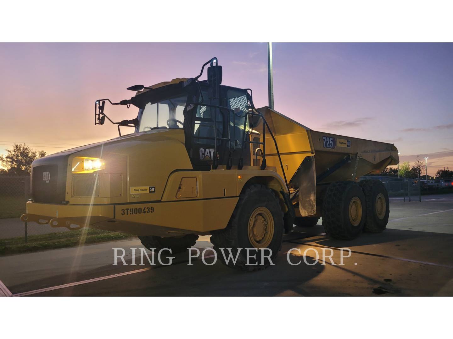2021 Caterpillar 725TG Articulated Truck