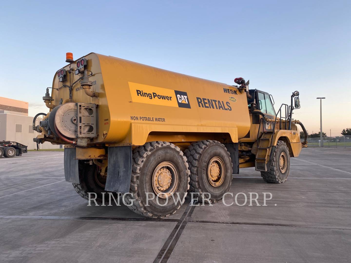 2019 Caterpillar 725C2WW Water Truck