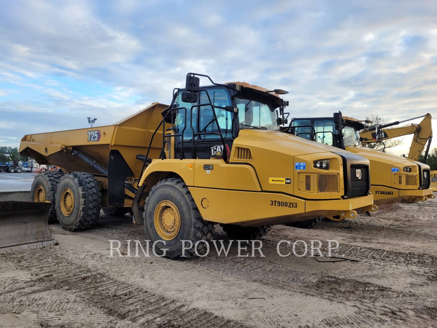 2020 Caterpillar 725TG Articulated Truck