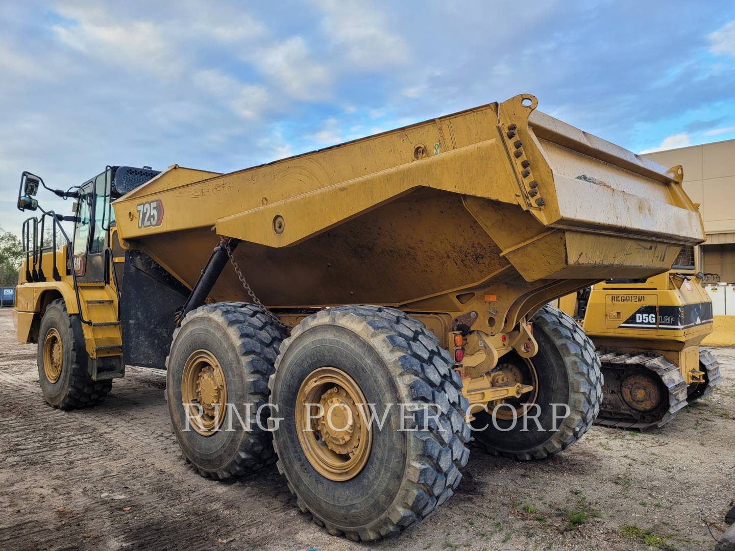 2020 Caterpillar 725TG Articulated Truck