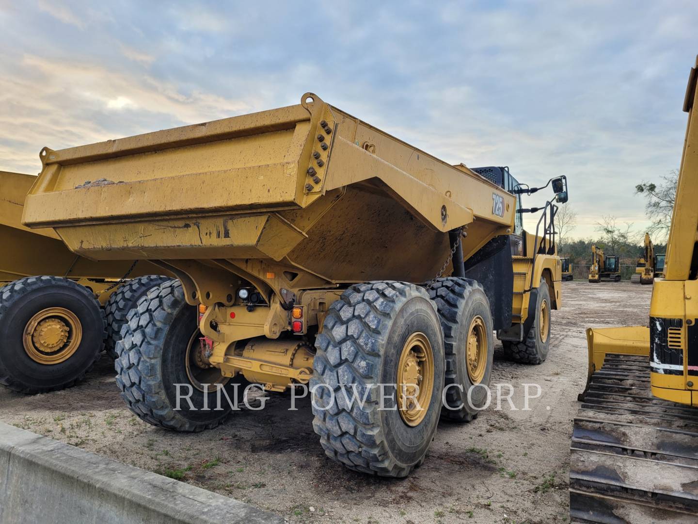 2020 Caterpillar 725TG Articulated Truck