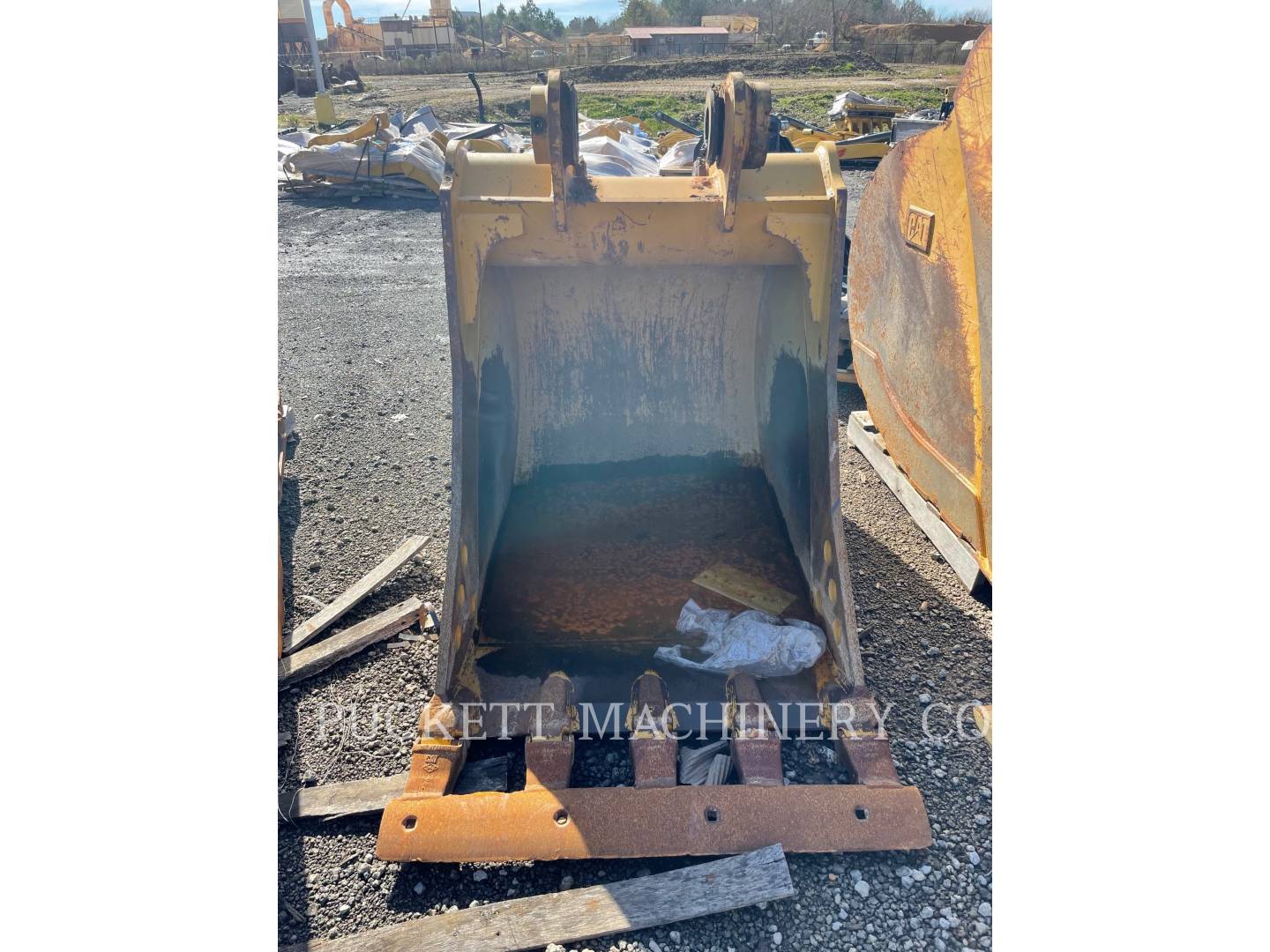 Caterpillar CAT BUCKET- HD 42 1.52 YD3 (B)- 320 Bucket