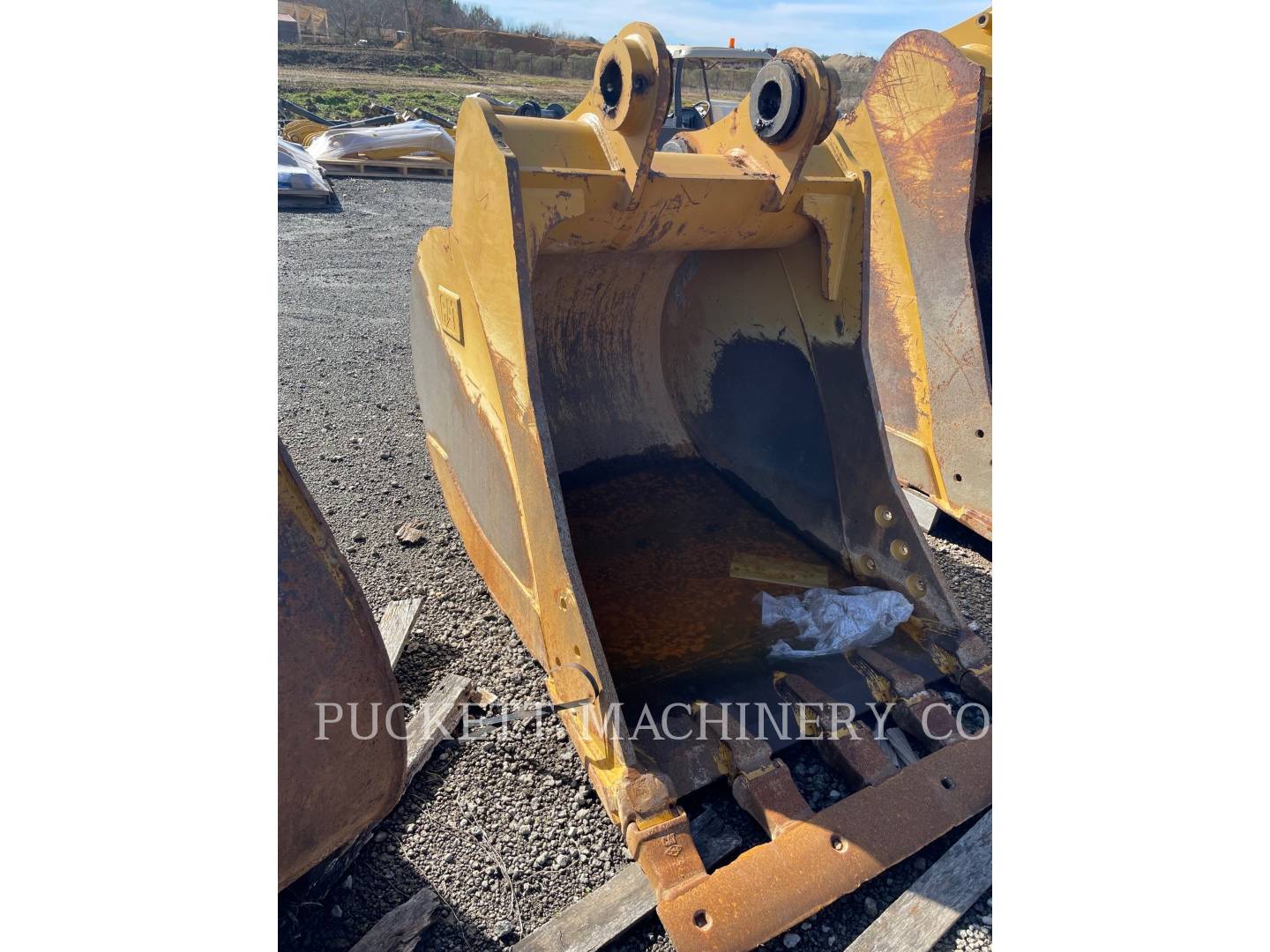 Caterpillar CAT BUCKET- HD 42 1.52 YD3 (B)- 320 Bucket