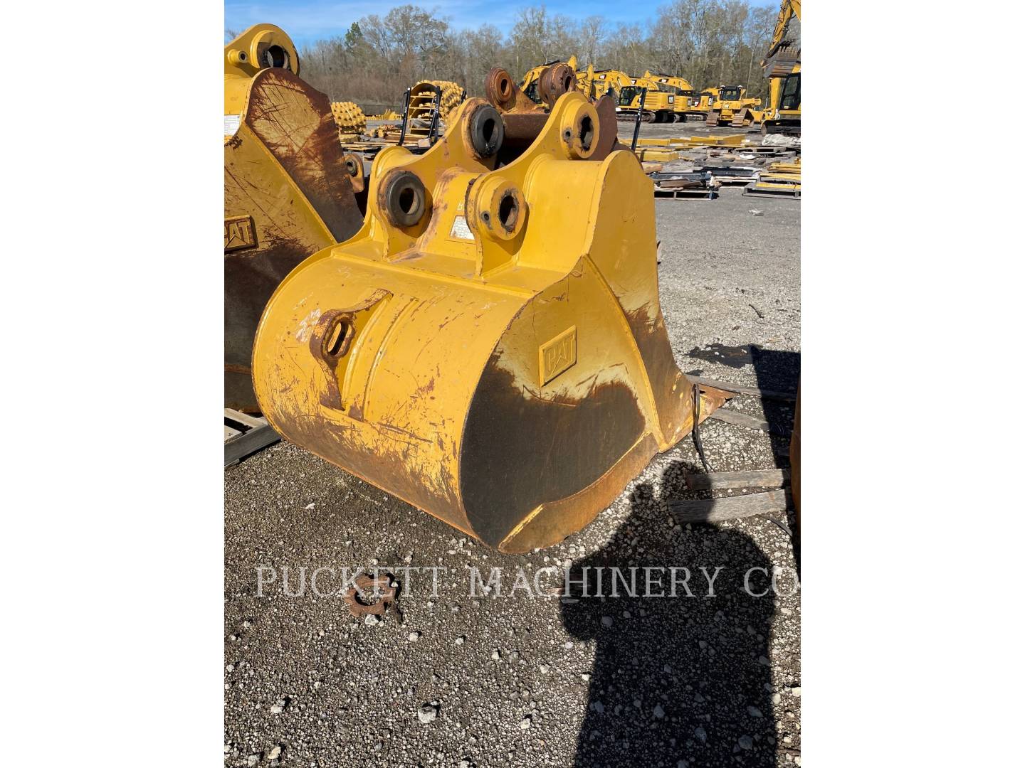 Caterpillar CAT BUCKET- HD 42 1.52 YD3 (B)- 320 Bucket