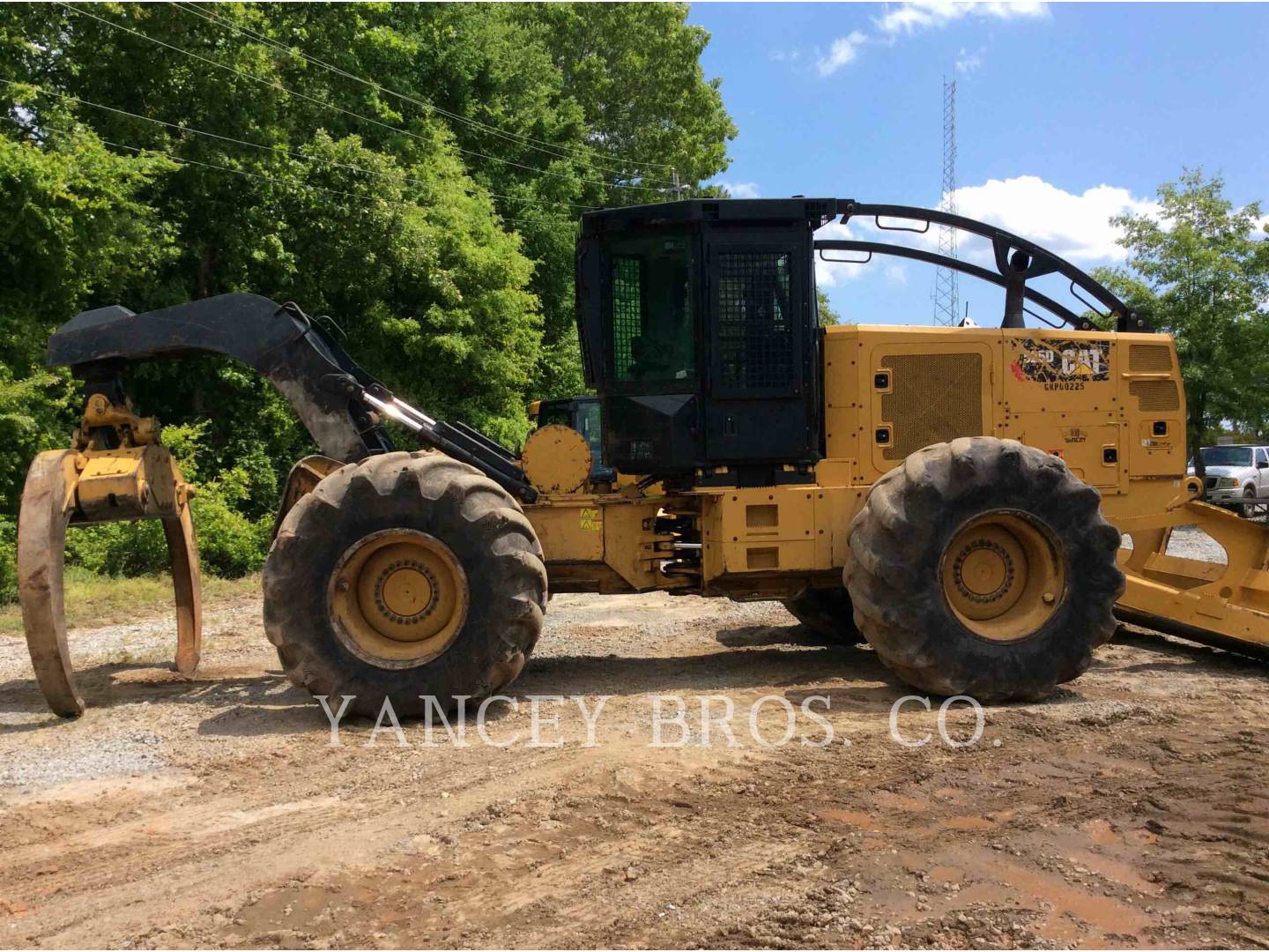 2015 Caterpillar 525D SF Skidder