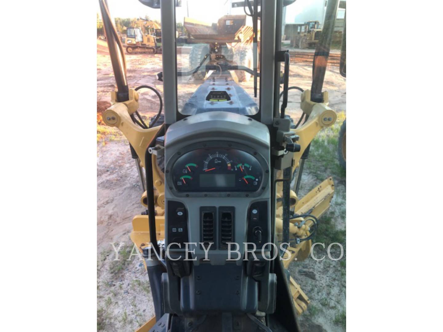 2013 Caterpillar 12M2 Grader - Road