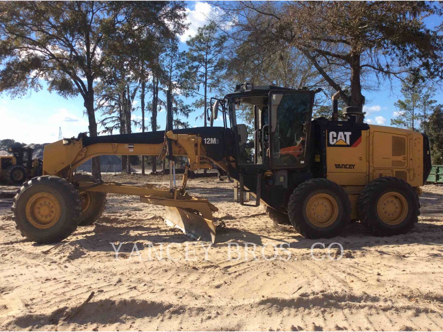 2015 Caterpillar 12M3 BRSLP Grader - Road