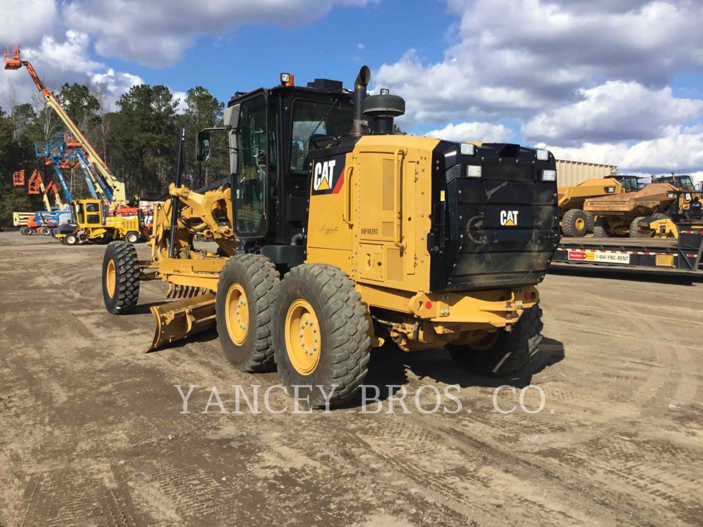 2015 Caterpillar 12M3 LR Grader - Road