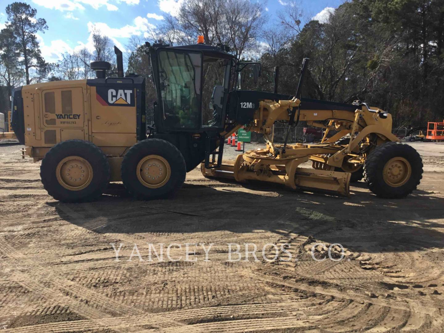 2015 Caterpillar 12M3 LR Grader - Road