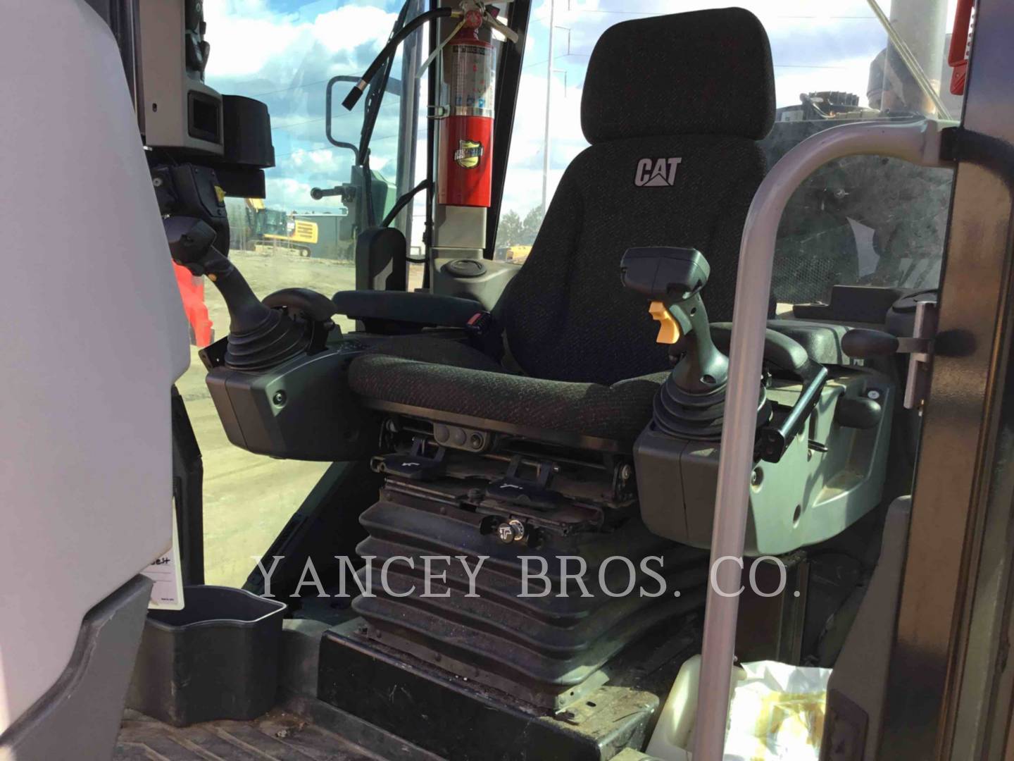 2015 Caterpillar 12M3 LR Grader - Road