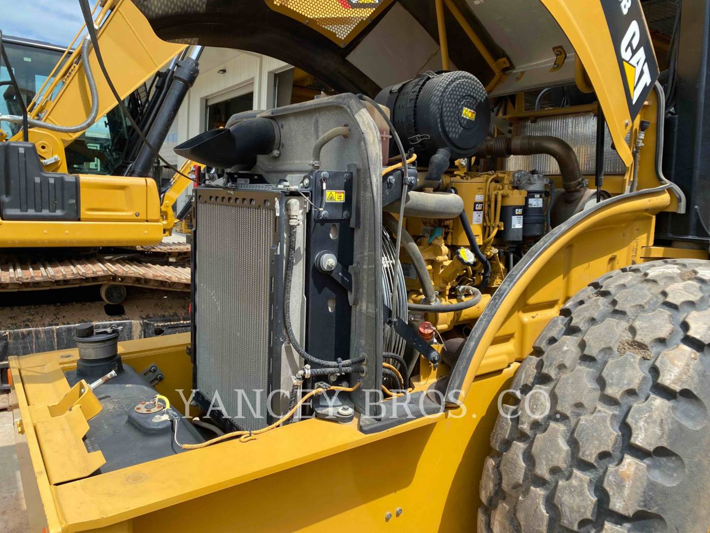 2015 Caterpillar CS56B Compactor