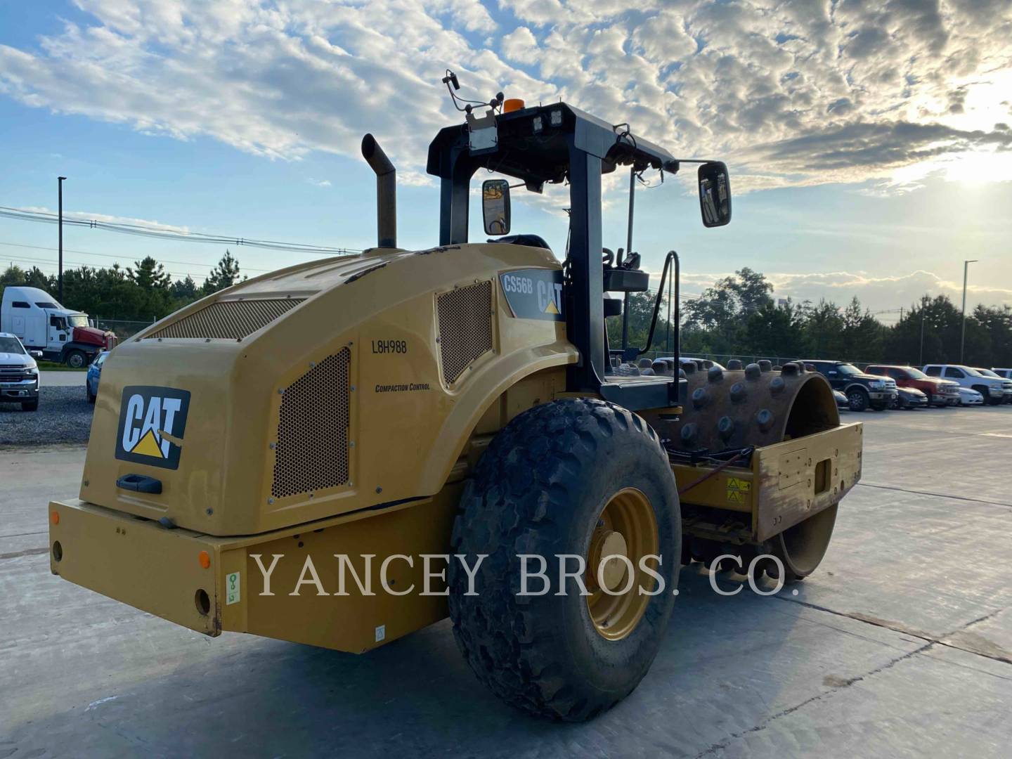 2015 Caterpillar CS56B Compactor