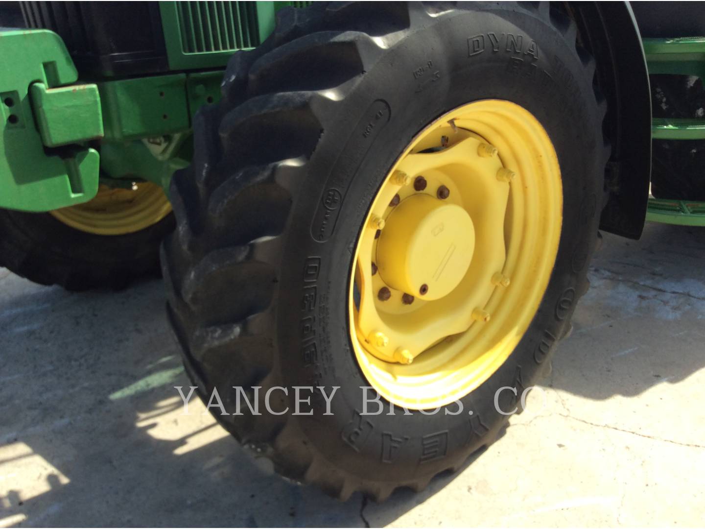 2000 John Deere 7810 Tractor