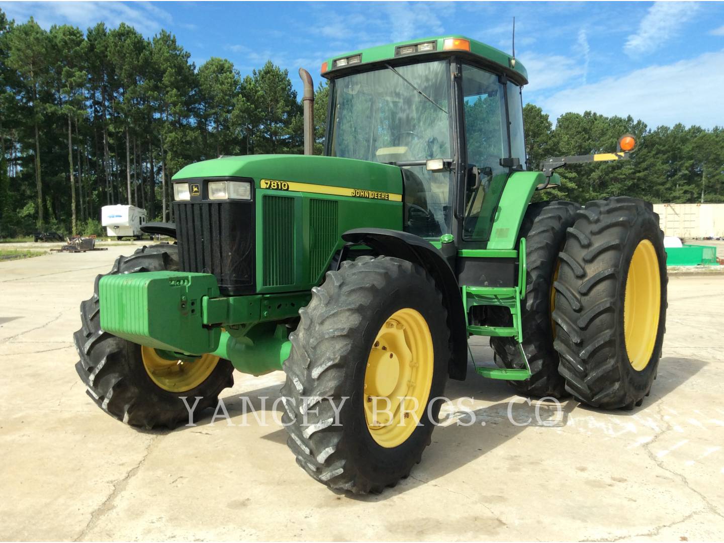 2000 John Deere 7810 Tractor