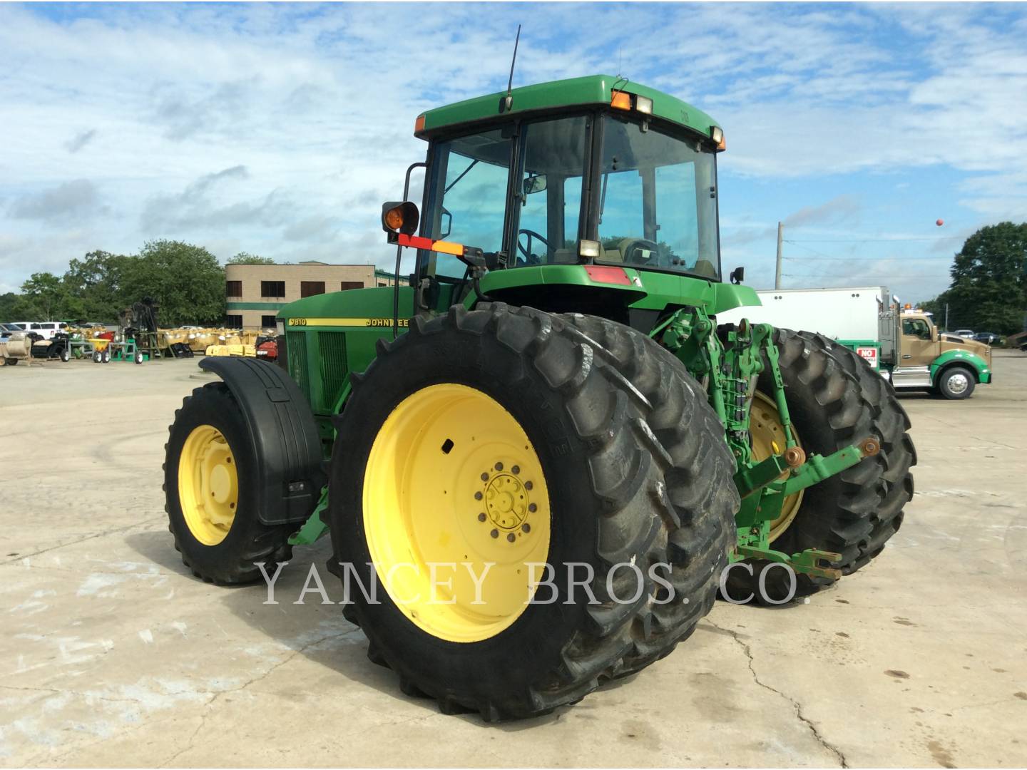 2000 John Deere 7810 Tractor