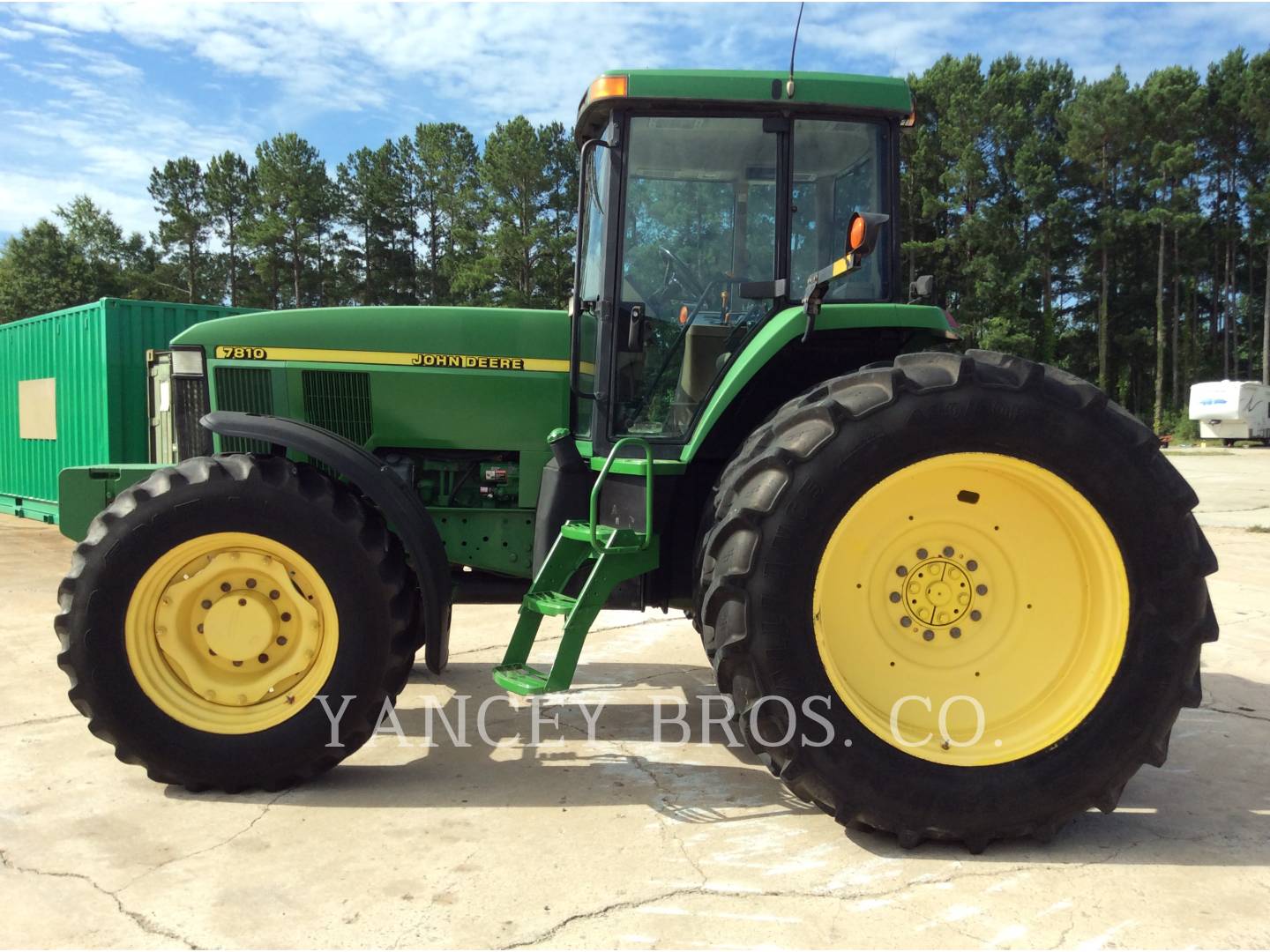 2000 John Deere 7810 Tractor