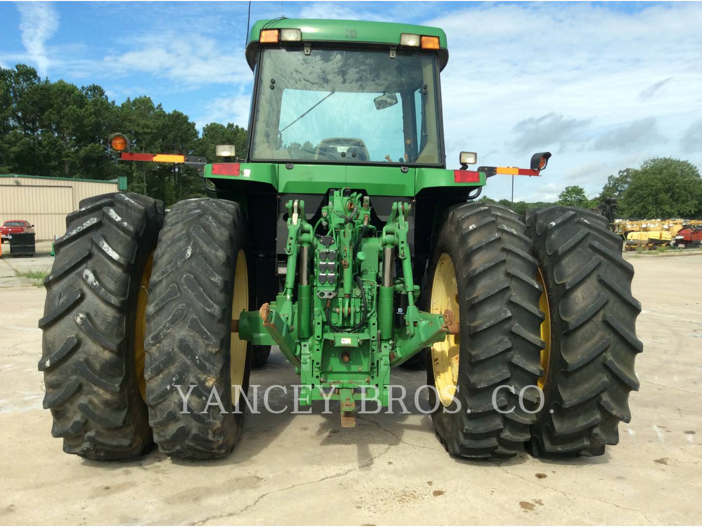 2000 John Deere 7810 Tractor