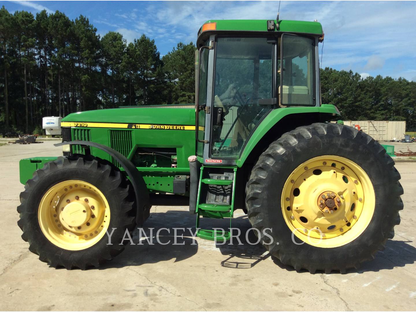 2000 John Deere 7210 Tractor