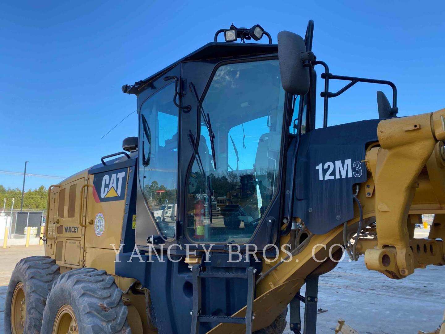 2015 Caterpillar 12M3 BR Grader - Road