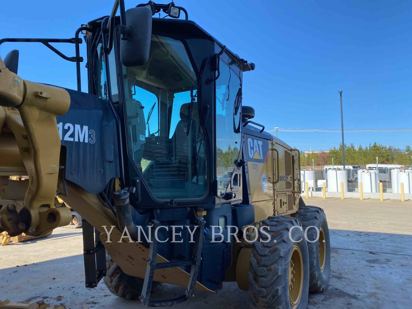 2015 Caterpillar 12M3 BR Grader - Road