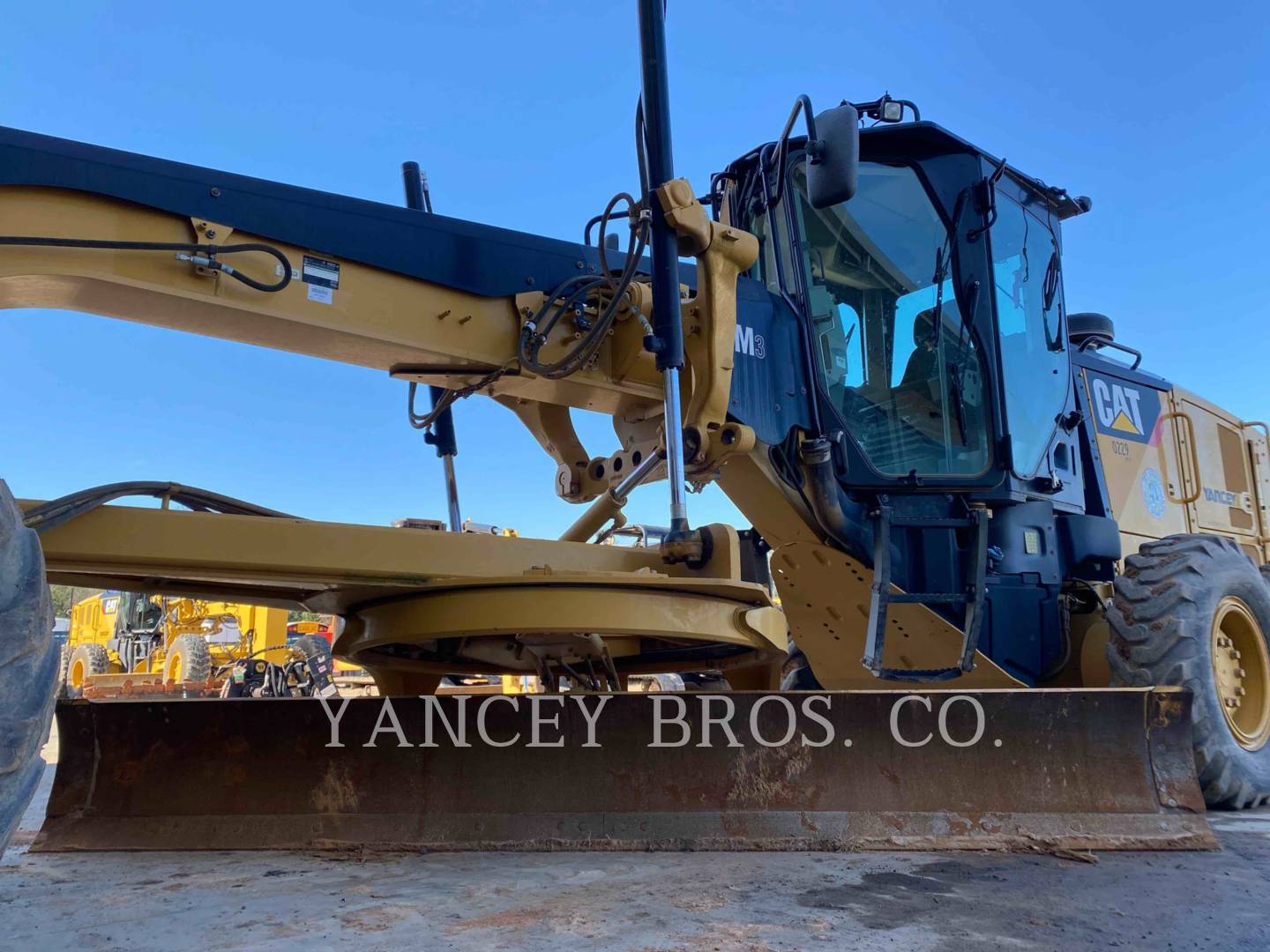 2015 Caterpillar 12M3 BR Grader - Road