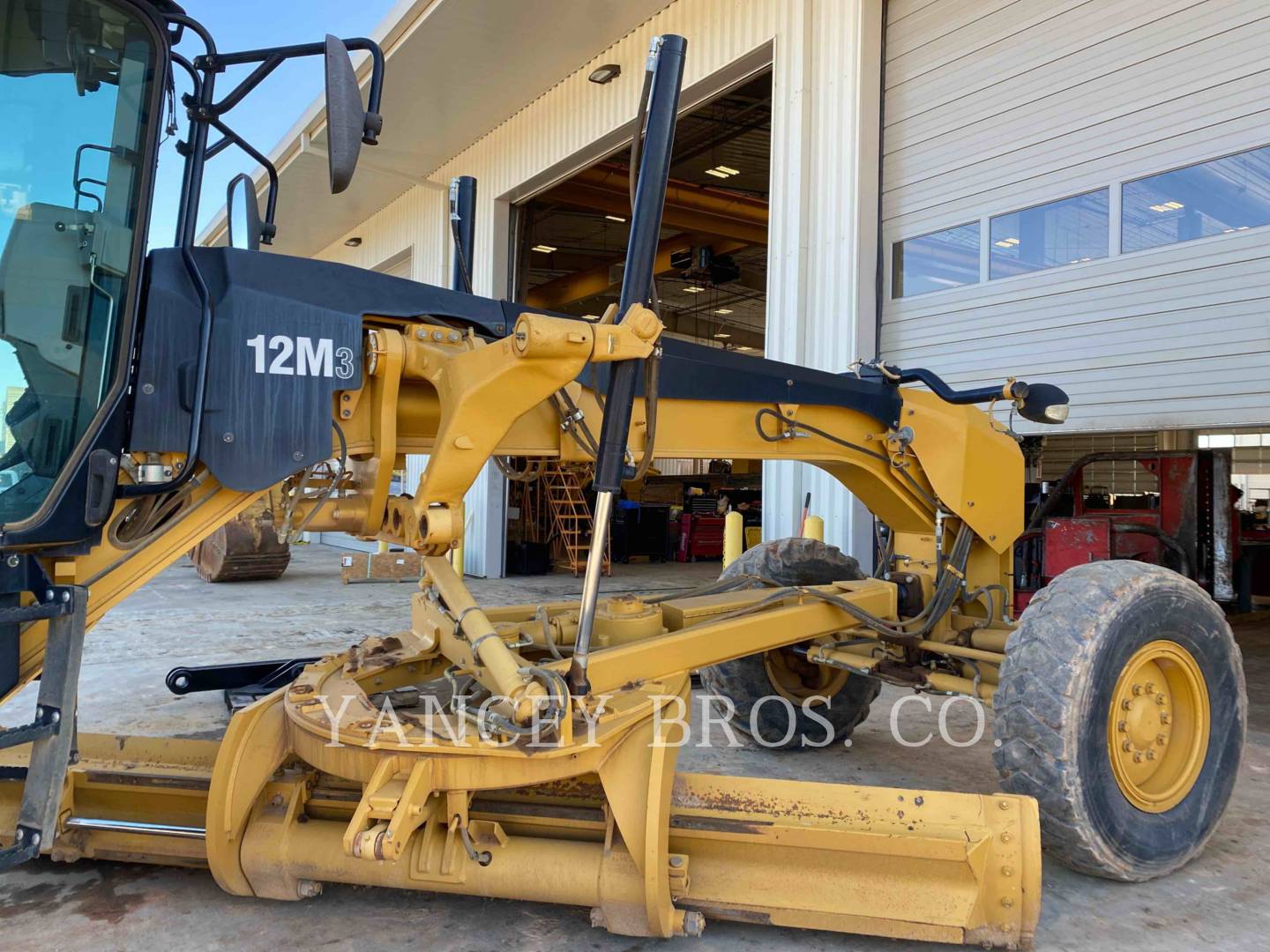 2015 Caterpillar 12M3 BR Grader - Road