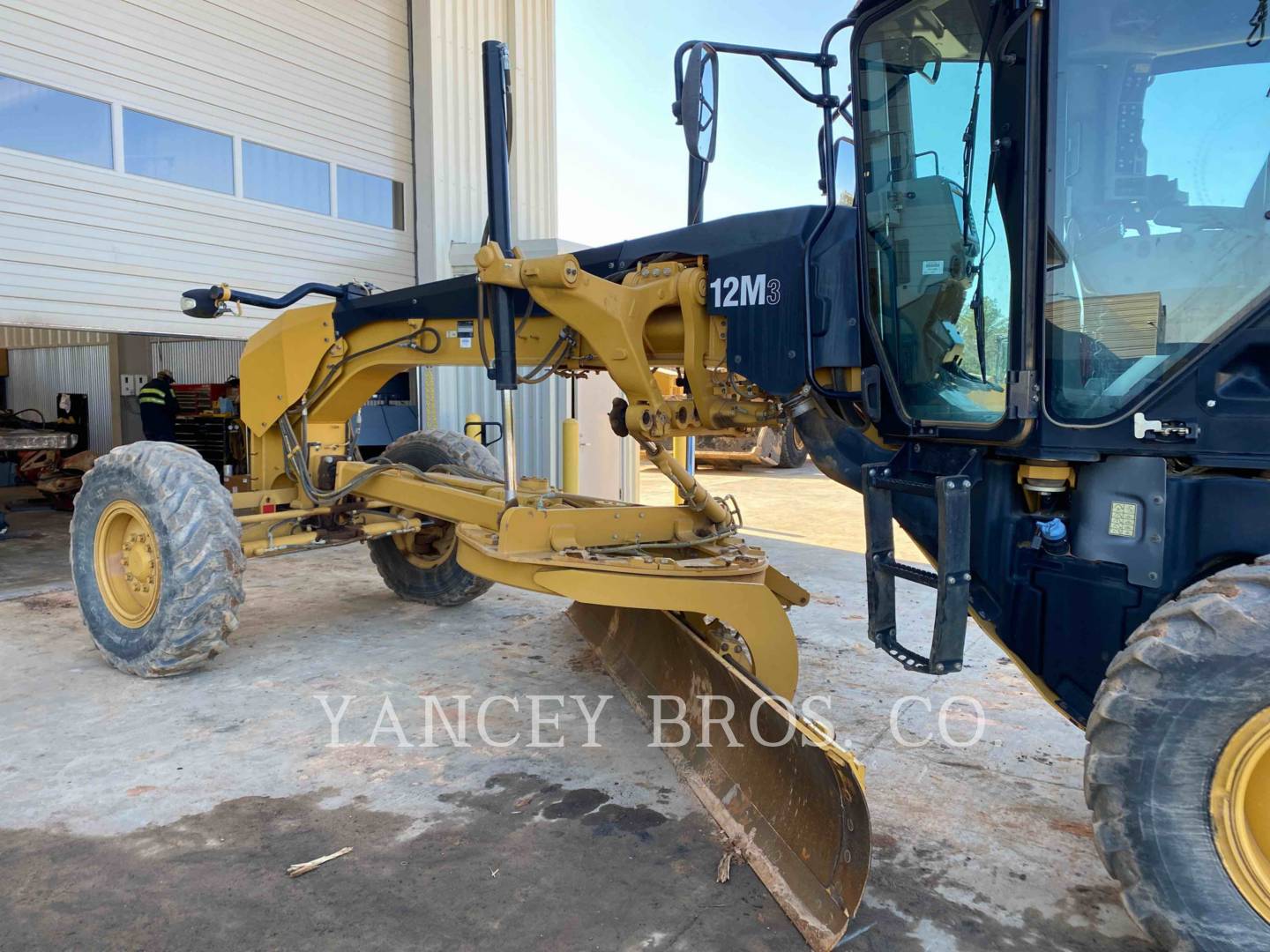 2015 Caterpillar 12M3 BR Grader - Road