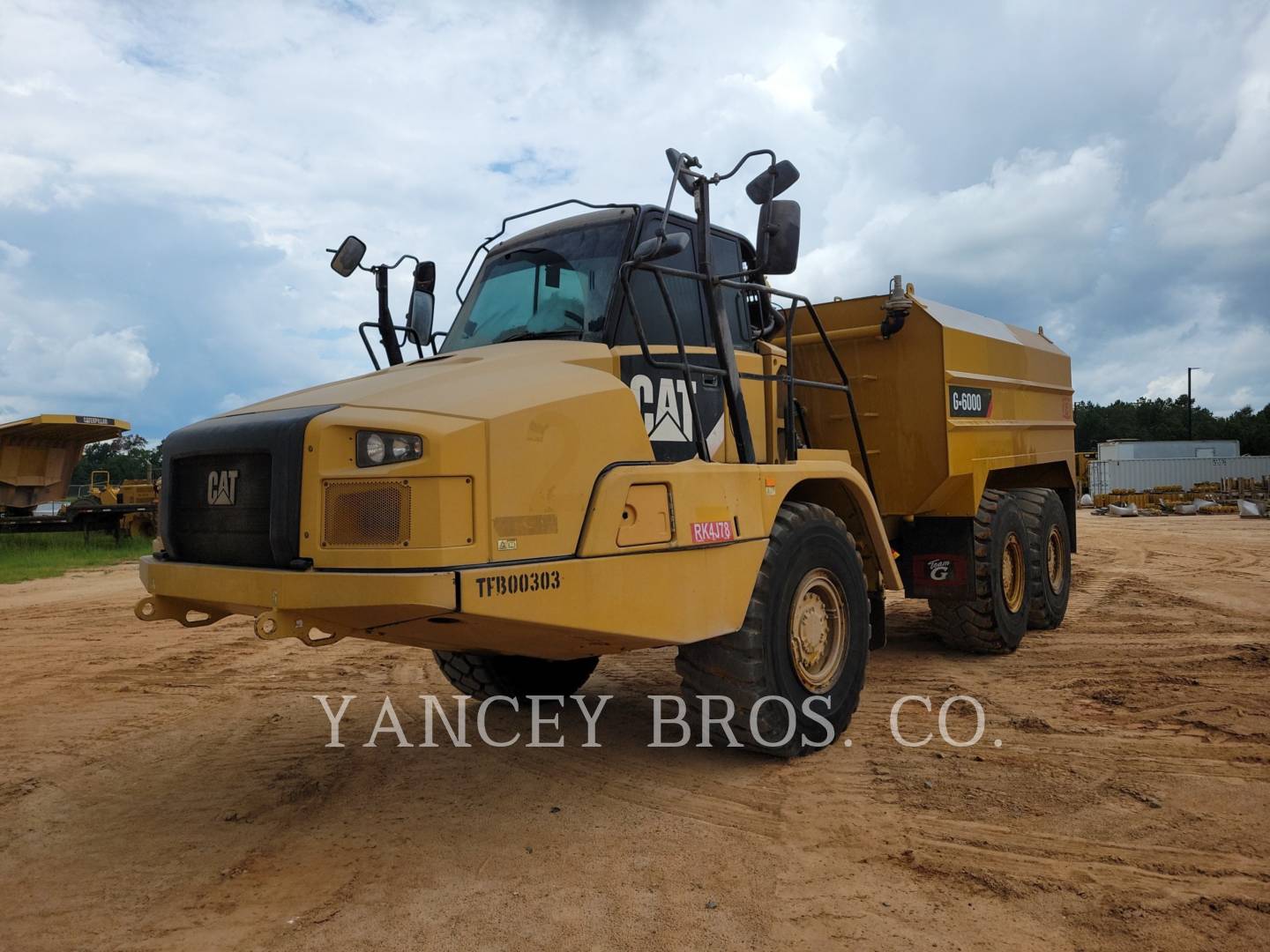 2014 Caterpillar 725 WT Trailer