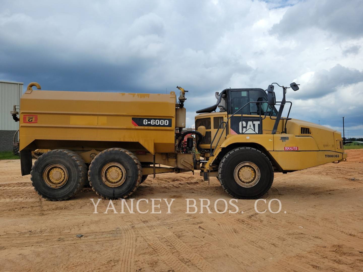 2014 Caterpillar 725 WT Trailer