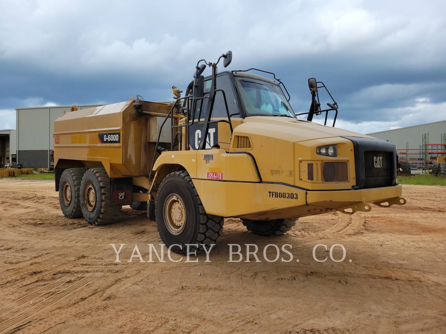 2014 Caterpillar 725 WT Trailer