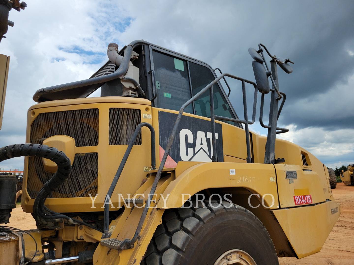 2014 Caterpillar 725 WT Trailer