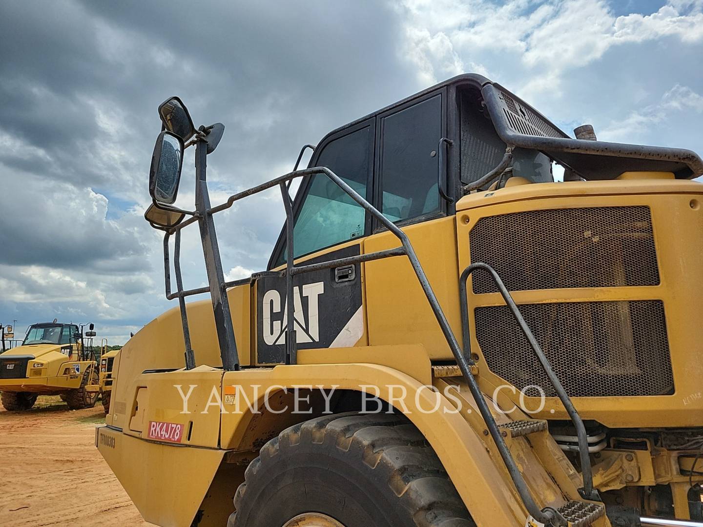 2014 Caterpillar 725 WT Trailer