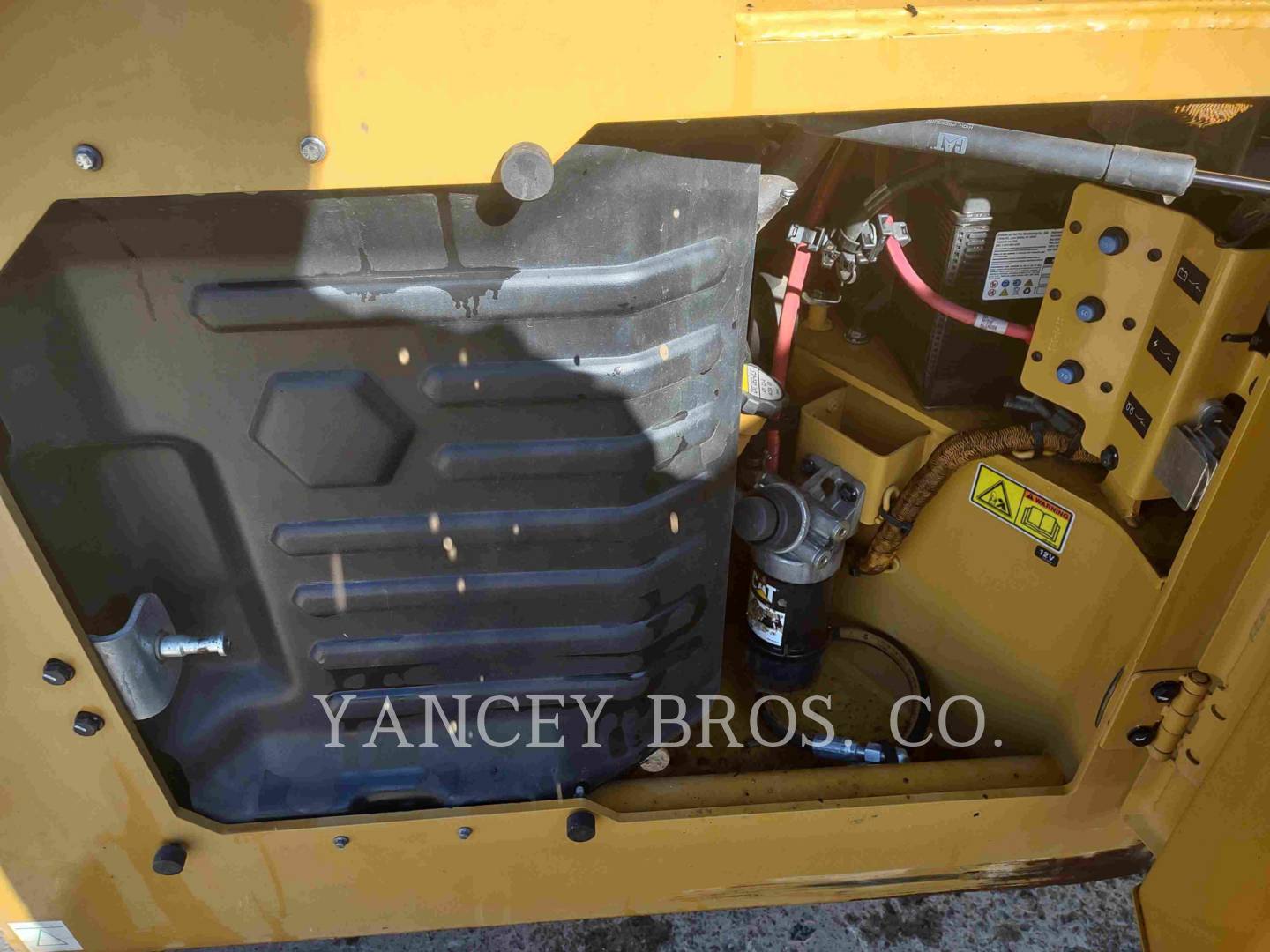 2018 Caterpillar CB7 Compactor