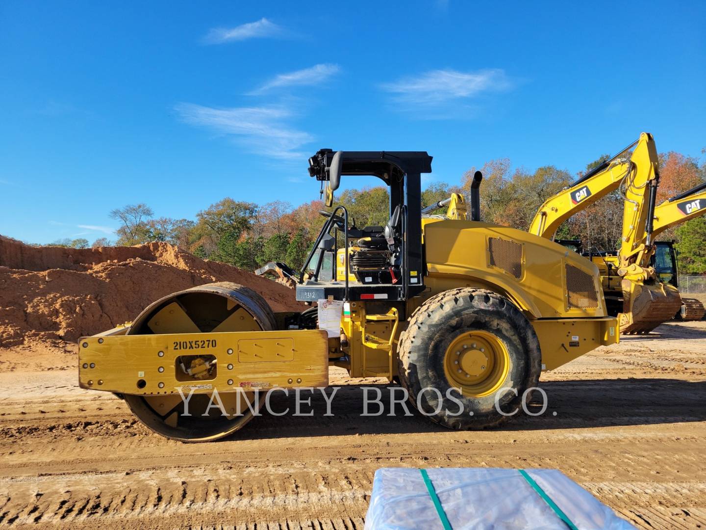 2017 Caterpillar CS56B Compactor