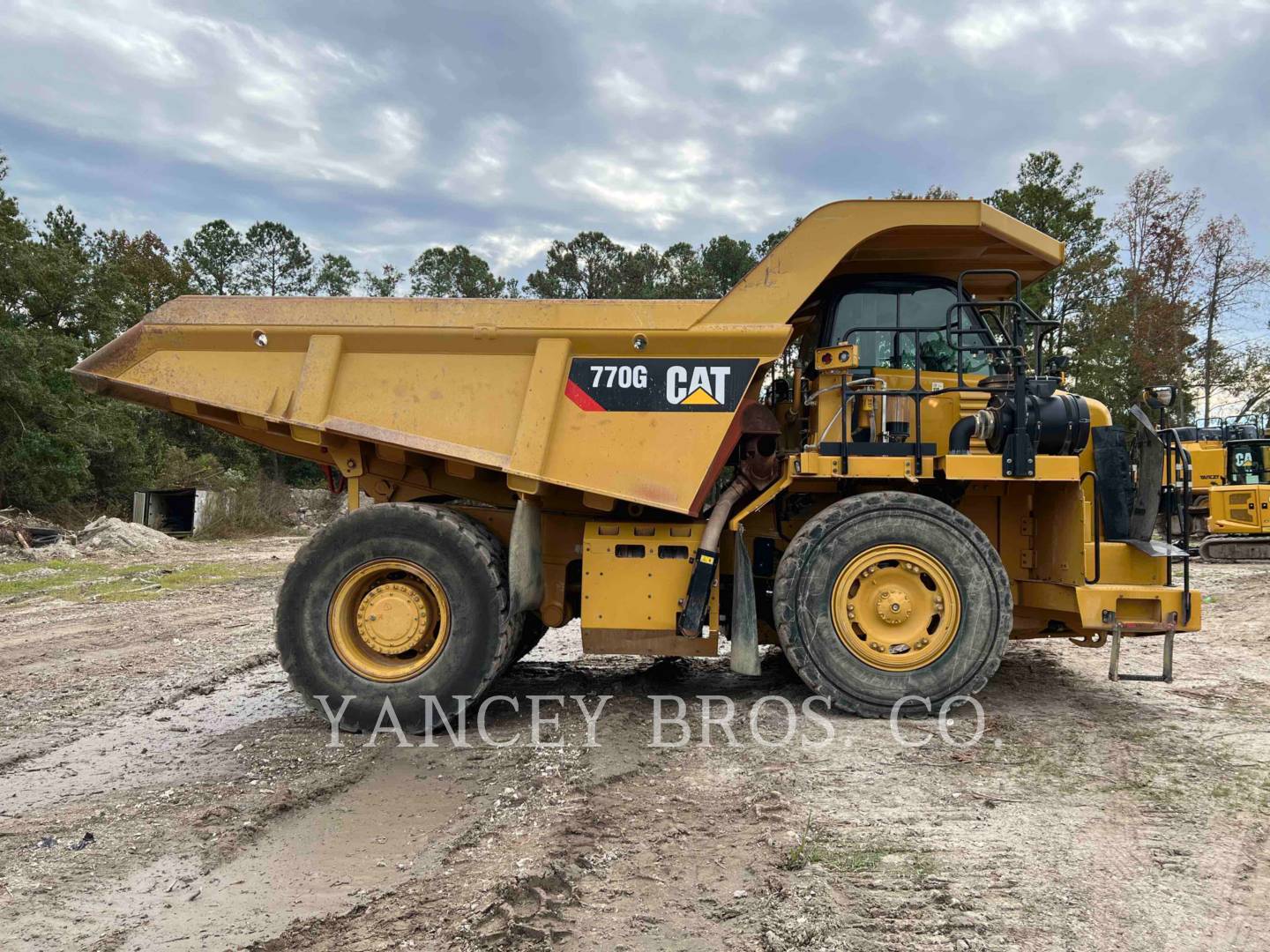 2017 Caterpillar 770G Truck