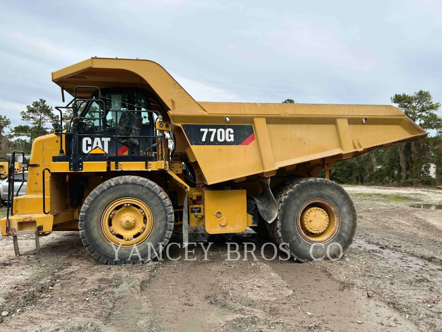 2017 Caterpillar 770G Truck