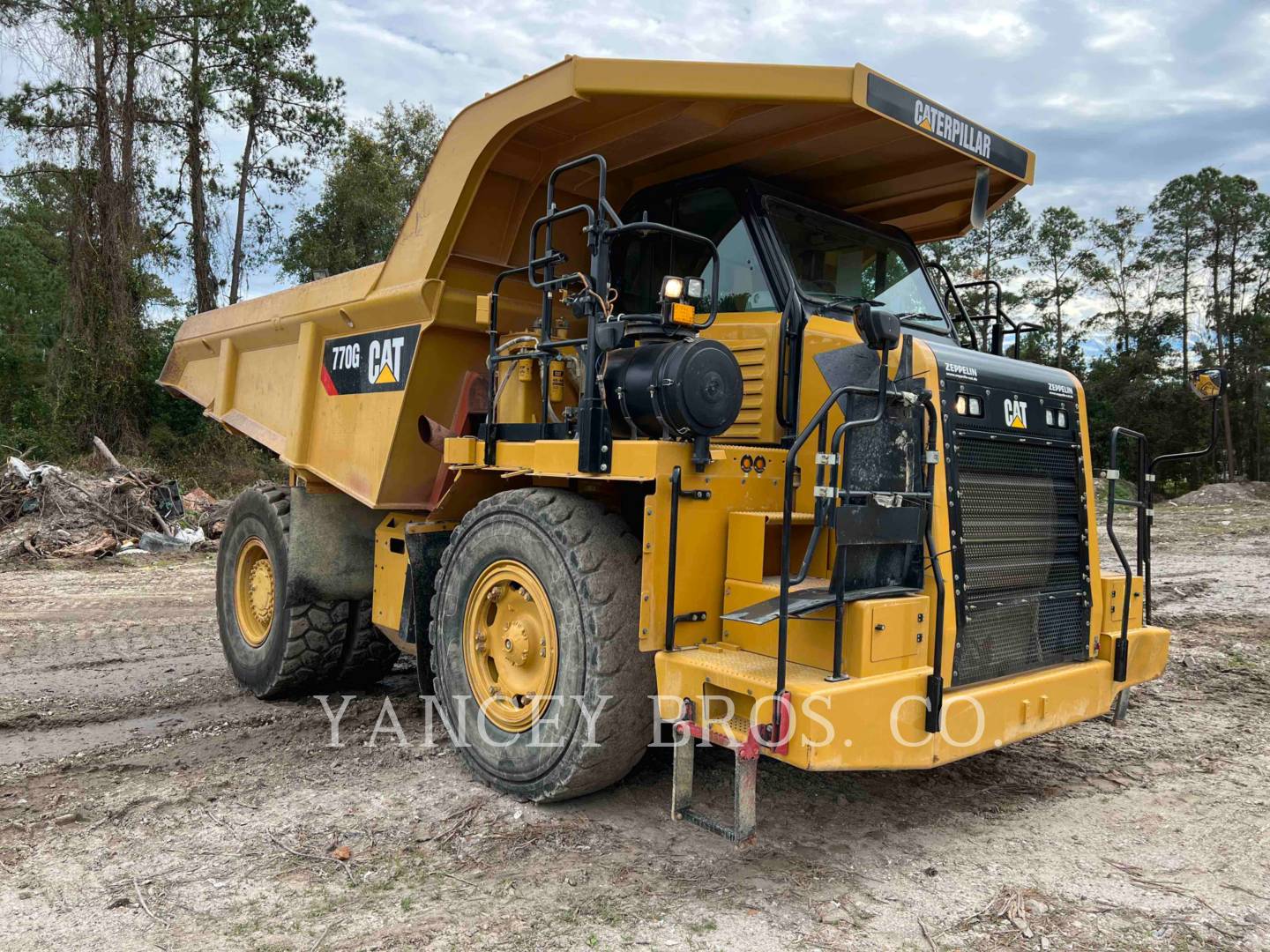 2017 Caterpillar 770G Truck