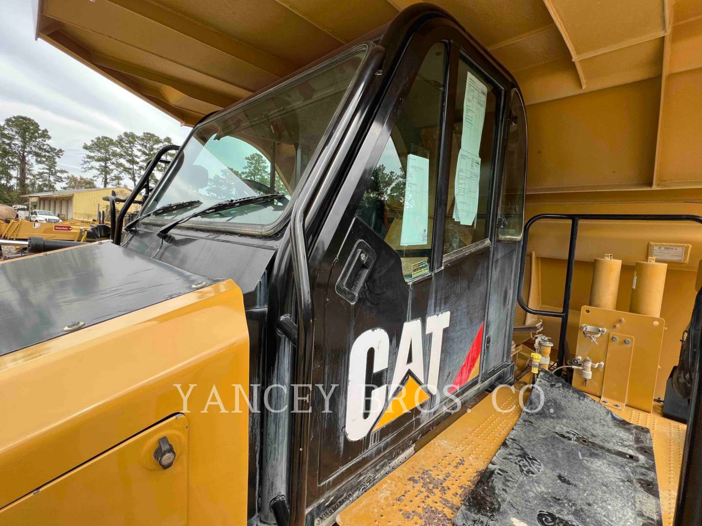 2017 Caterpillar 770G Truck