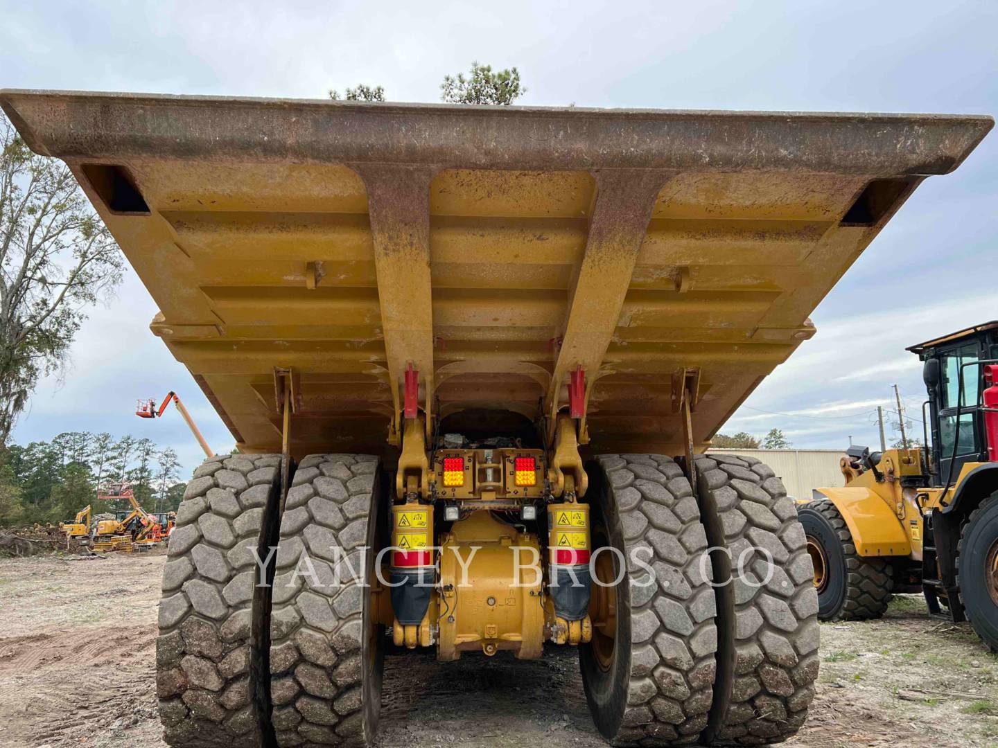 2017 Caterpillar 770G Truck